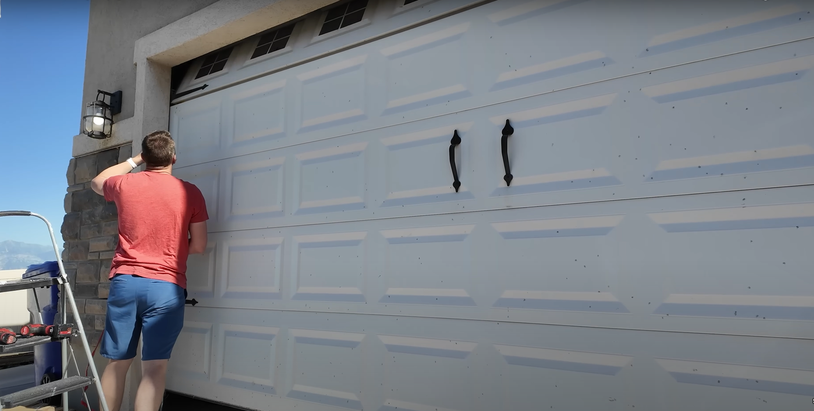 garage door replacement by experts technicians of Garage Door Repair Sarasota FL.